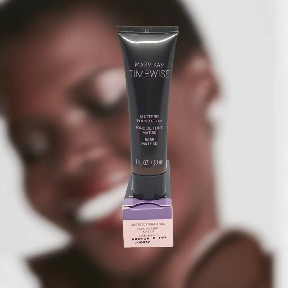 DISCONTINUED!  Bronze C 180 (Cool) Matte 3D Foundation - Combo-to-Oily Skin